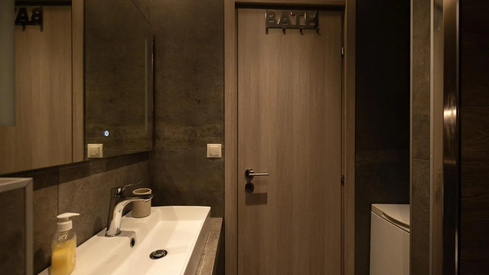 Urban Luxury By Infox Suites Салоники 0*,